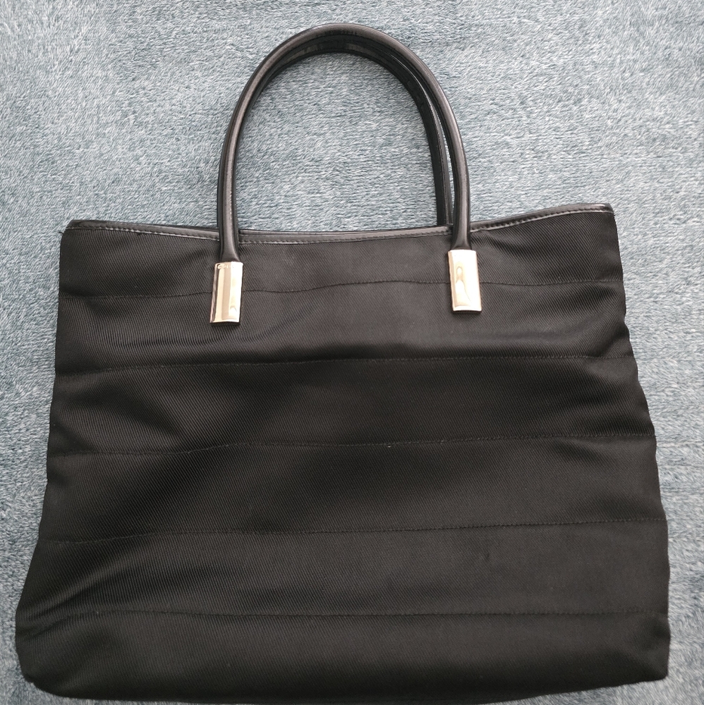 Gucci Black Tote Bag with Structured Design and Metallic Accents